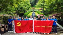 <b>学生代表田冲分享道：“坐正在善</b>